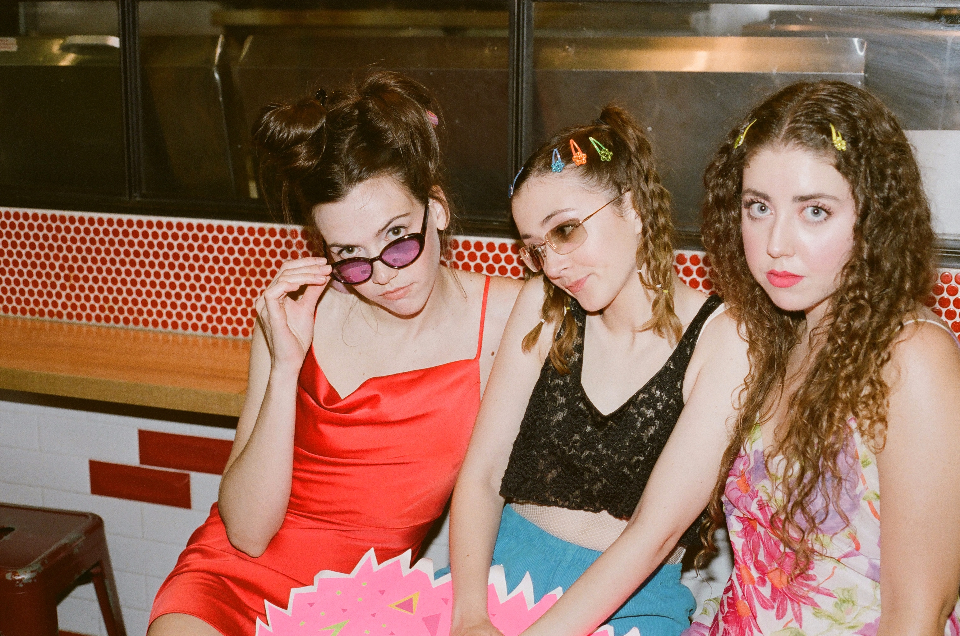 Frankie Chloe T and Lottie sitting at a diner